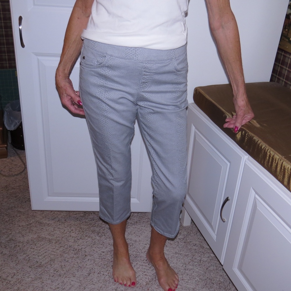 WOMEN'S CROPPED JEANS